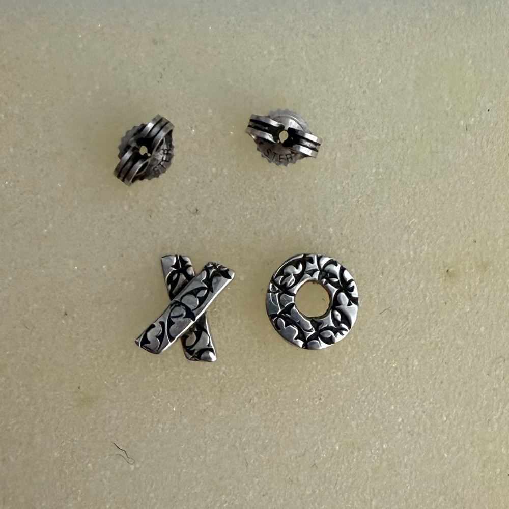Studio Suzan xo earrings